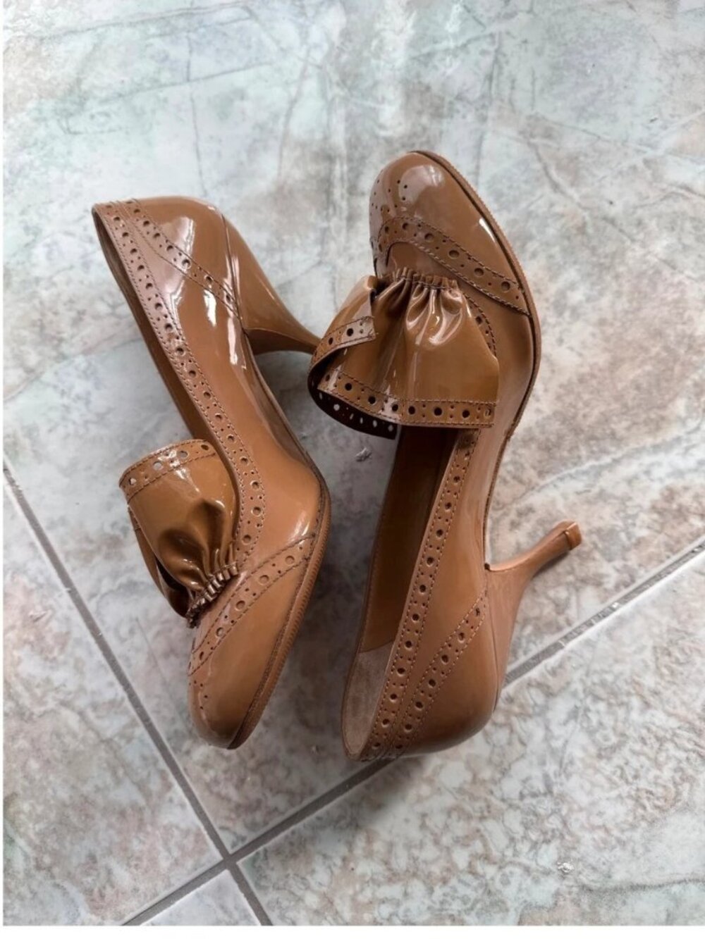 Brown Patent Leather Bow Heels EU 36 US 6